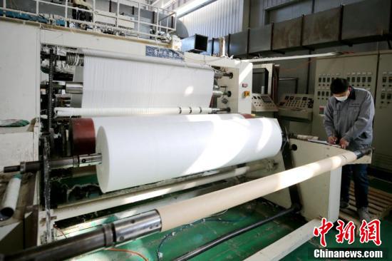 河北熔噴布工廠高效運轉，日產原料可滿足250萬只口罩需求